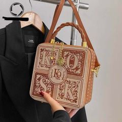 Túi xách Nữ phong cách dễ thương Túi Messenger mùa thu đông Quảng Châu