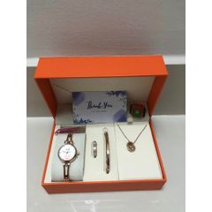(Hàng Mới Về) - SET Đồng Hồ Nữ Sang Chảnh 5 Phụ kiện Thời trang Chất liệu Thép Không Gỉ