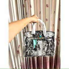 (HÀNG VIP - NO BOX) - Túi xách HỌA TIẾT DA VÂN RẮN size 30, Có Ổ Khóa, Không Dây Đeo (CHỈ CẦM TAY)