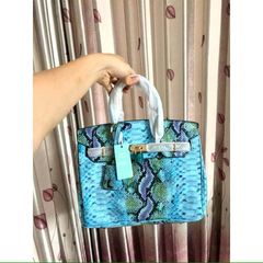 (HÀNG VIP - NO BOX) - Túi xách HỌA TIẾT DA VÂN RẮN size 30, Có Ổ Khóa, Không Dây Đeo (CHỈ CẦM TAY)