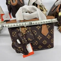 Túi xách nữ công sở tặng kèm phụ kiện size 20, đựng vừa điện thoại, nhỏ gọn, xinh xắn