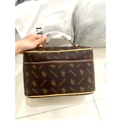 (Hàng V.I.P LIMITED - FULLBOX HÃNG) - Túi trang điểm, k dây đeo, CELLIS KISS dáng cốp bầu dục Nâu, tinh tế, Sang trọng