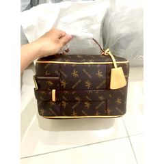 (Hàng V.I.P LIMITED - FULLBOX HÃNG) - Túi trang điểm, k dây đeo, CELLIS KISS dáng cốp bầu dục Nâu, tinh tế, Sang trọng