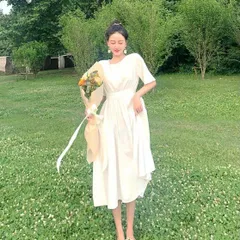Đầm trắng tiểu thư tay lỡ