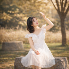 Đầm ren trắng hai dây công chúa dáng ngắn