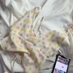 Áo cổ yếm hoa nhí cột nơ cổ, hở lưng, dễ thương mẫu mới 2025 | chất liệu linen xô 100 tự nhiên