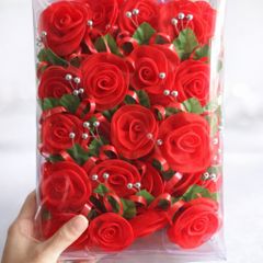 Hoa hồng voan cài áo ngày cưới dành cho đội đưa rước dâu