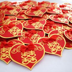 Hoa cài áo cho khách mời trong ngày cưới