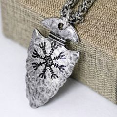 Dây Chuyền Nam Viking - Mặt Mũi Tên Khắc Ấn Rune Vegvísir - Phong Cách Gothic, Retro Mạnh Mẽ.