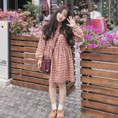 Đầm caro cổ trụ kiểu dáng babydoll