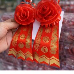 Hoa chủ hôn cài áo dành cho cha mẹ hai bên