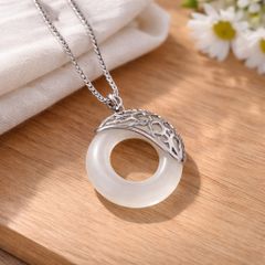 Dây Chuyền Bạch Ngọc Minh Nguyệt thu hút may mắn