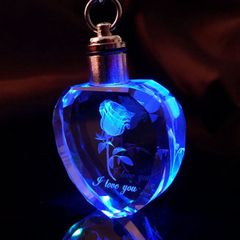 Móc khóa trái tim có đèn led đổi màu