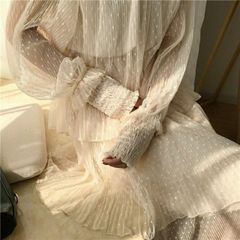 Đầm Ulzzang chấm bi cổ trụ nhiều tầng