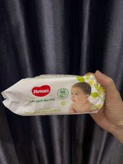 Combo 4 gói khăn giấy ướt Huggies 80 miếng không mùi, không chứa cồn,lau sạch vi khuẩn, lành tính cho da bé