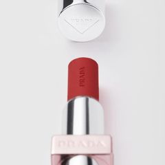 (Nhập khẩu) Son Prada Light Glowing Lip Color U020 Rosso - Son Môi Đỏ