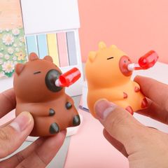 Đồ chơi nhựa Capybara thổi kèn
