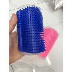 Bàn chải lông gắn tường cho mèo có gói cỏ bạc hà