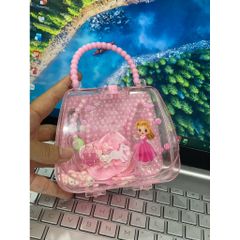 Set phụ kiện tóc cho bé gái kèm hộp đựng mini hình túi xách – phong cách dễ thương, tiện mang theo.