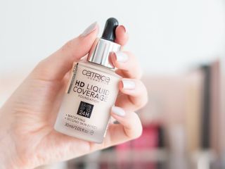 Kem nền Catrice HD Liquid Coverage Foundation - Che phủ hoàn hảo, lớp nền mỏng nhẹ, không bí da, giữ màu 24h, chống nắng SPF 25