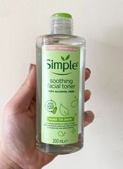 Nước Hoa Hồng Simple Kind to Skin Soothing Facial Toner 200ml - Chăm Sóc Da Nhạy Cảm, Làm Sạch, Cân Bằng Độ PH, Không Chất Bảo Quản