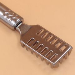 Dụng cụ đánh vảy cá (TH208)