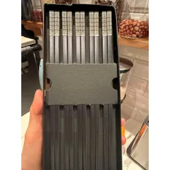ĐŨA SỢI THUỶ TINH chuôi bọc lô gô bạc mẫu mới 2024 (hộp 10 đôi)
