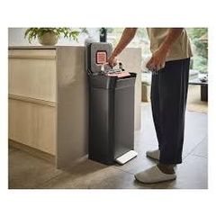 Thùng rác tự động Joseph Joseph 30146, 30 Lít