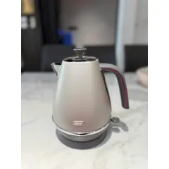 Ấm siêu tốc De'Longhi Distinta Flair 1,7L KBI2001.S Finesse Silver 735092