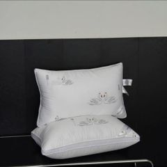 Set 2 gối Moncler size 48x74cm 735373