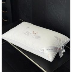 Set 2 gối Moncler size 48x74cm 735373