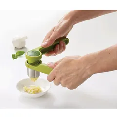 Dụng cụ ép tỏi Joseph Joseph Helix Garlic Press 20102 màu xanh lá