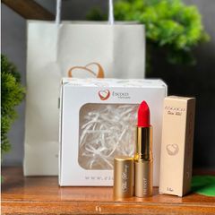 Son dưỡng có màu kết hợp từ dầu dừa, squalane và màu khoáng sản xuất bởi Escoco Vietnam tại Bến Tre