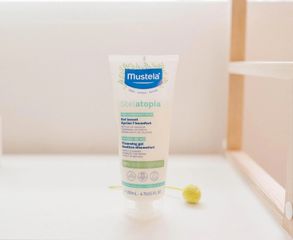 Sữa Tắm Gội Mustela 200ml Cho Bé Viêm Da Cơ Địa, Chàm Thể Tạng - Dịu Nhẹ, Không Mùi, Chống Dị Ứng, Dành Cho Da Nhạy Cảm