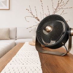 Quạt để bàn Stylies Castor 40W vỏ kim loại chỉnh góc 180° chạy êm, thương hiệu Thụy Sĩ