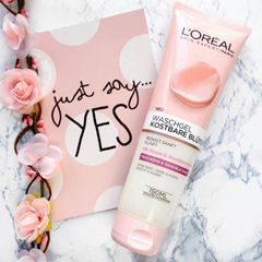 Sữa rửa mặt LOREAL chiết xuất từ hoa hồng tươi thành phần tự nhiên, không hoá chất, không chất tạo bọt, giúp se khít lỗ
