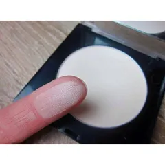 Phấn phủ Manhattan Soft Compact Powder tông trắng tự nhiên