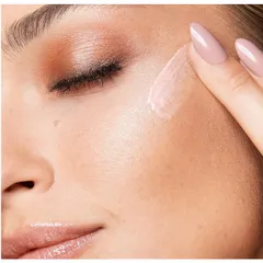 Kem lót trang điểm KIKO tông màu hơi hồng che khuyết điểm, giữ lớp trang điểm lâu