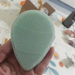 Miếng rửa mặt massage silicon Ebelin giúp da mặt sạch nhờ, khô thoáng