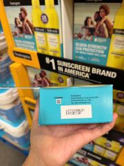 Xịt Chống Nắng Chống Nước Neutrogena Beach Defense SPF 60+ - Bảo Vệ Da Đặc Biệt Khi Du Lịch và Hoạt Động Ngoài Trời 240g
