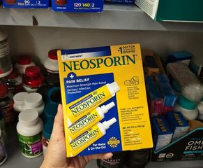 Hộp kem mỡ kháng viêm, liền sẹo Neosporin Dual Action Ointment (Set 3)
