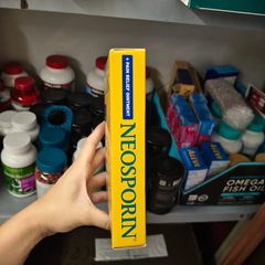 Hộp kem mỡ kháng viêm, liền sẹo Neosporin Dual Action Ointment (Set 3)