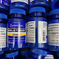 Viên uống hỗ trợ giấc ngủ Puritan’s Pride Melatoniin 3mg 120 viên