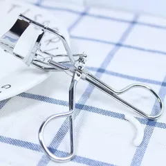 Dụng cụ bấm mi cong nhanh