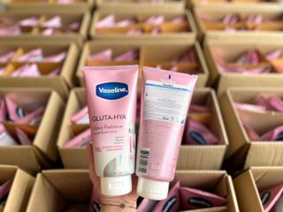 ￼Sữa Dưỡng Thể Vaseline Healthy Bright Gluta HYA Serum 70X 300ml Chính hãng