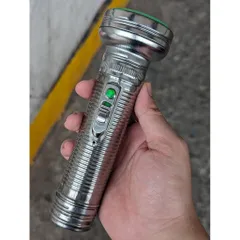Đèn Pin LED Vỏ Kim Loại Kiểu Dáng Huyền Thoại - Dùng Được Pin Đại Và Pin Tiểu