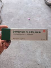 Demovate Cream kem bôi da vẩy nến á sừng tuýp 50g