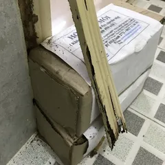 Hộp nhử mối, bên trong có chứa gỗ tẩm đường thu hút mối, dùng chung với thuốc diệt mối PMC90DP