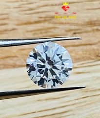 Thu hút tài lộc và cơ hội: Tượng trưng cho sự giàu có, thịnh vượng và thành công trong công việc, kinh doanh.  7li5, Kim cương moissanite  màu trắng 58 giác,  có kiểm định GRA