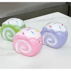 Heo đất tiết kiệm bánh cuộn kem siêu cute